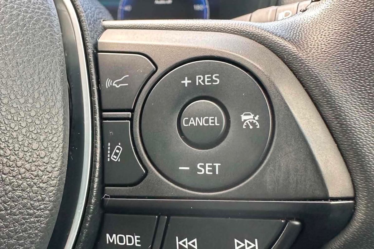 2024 Toyota RAV4 Cruiser AXAH54R image 15