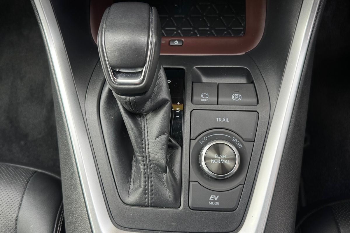 2024 Toyota RAV4 Cruiser AXAH54R image 17