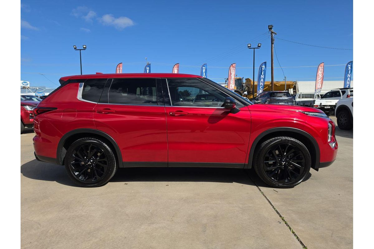 2024 Mitsubishi Outlander Black Edition ZM