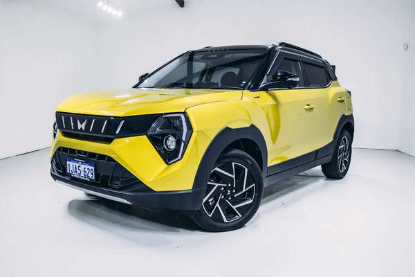 2025 Mahindra XUV3XO AX7L
