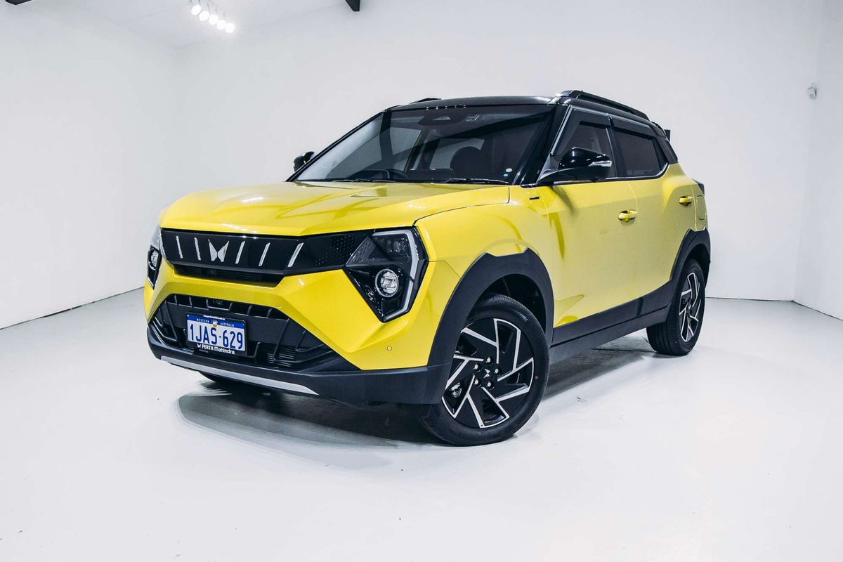 2025 Mahindra XUV3XO AX7L