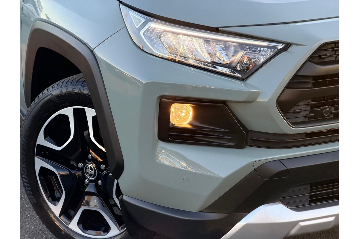 2019 Toyota RAV4 Edge AXAA54R