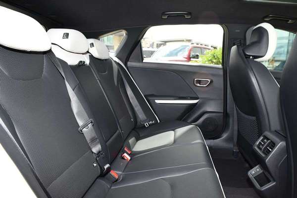 2025 Kia K4 GT-Line CL4m thumb-7