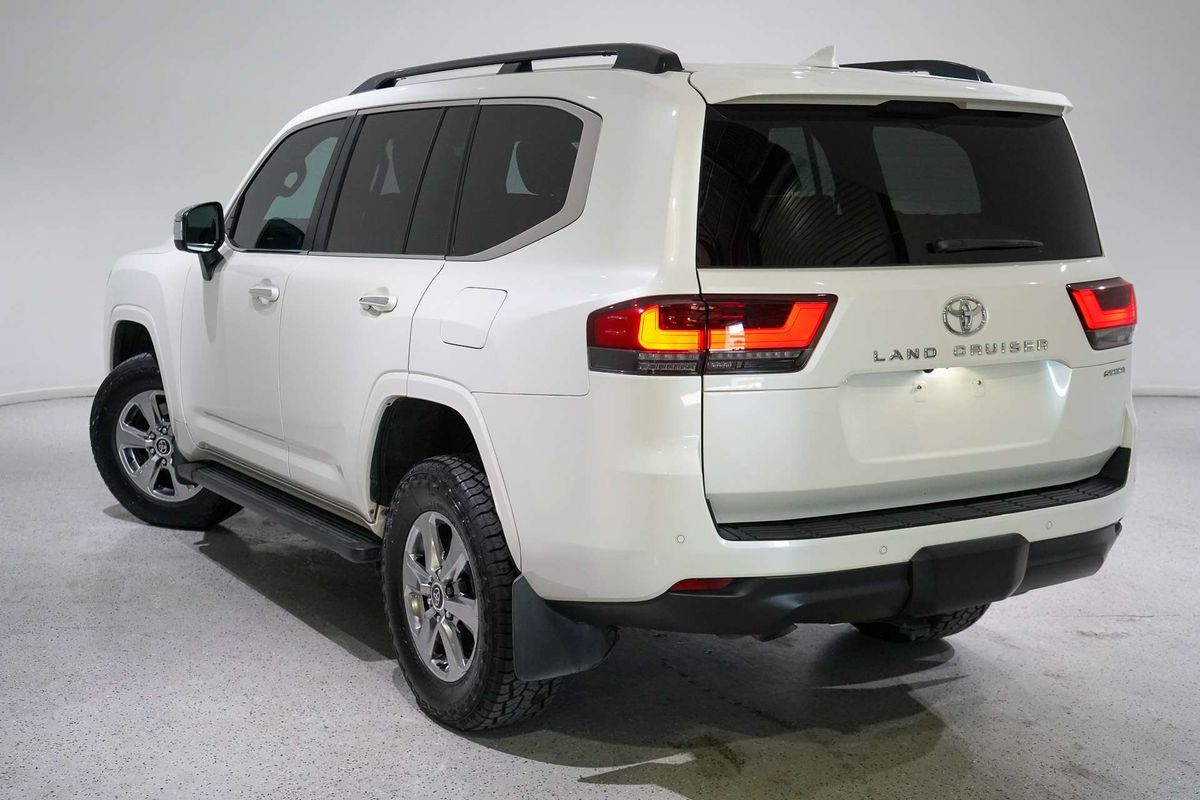 2021 Toyota Landcruiser Sahara FJA300R
