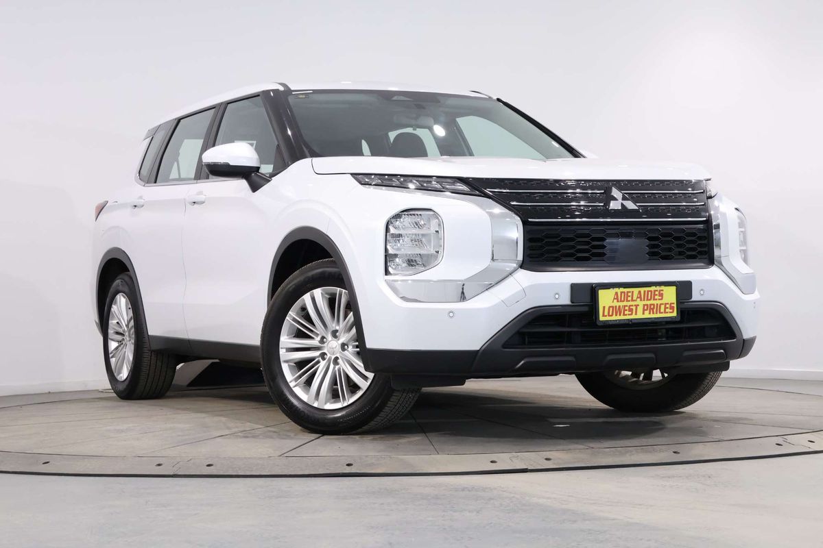 2023 Mitsubishi Outlander ES ZM