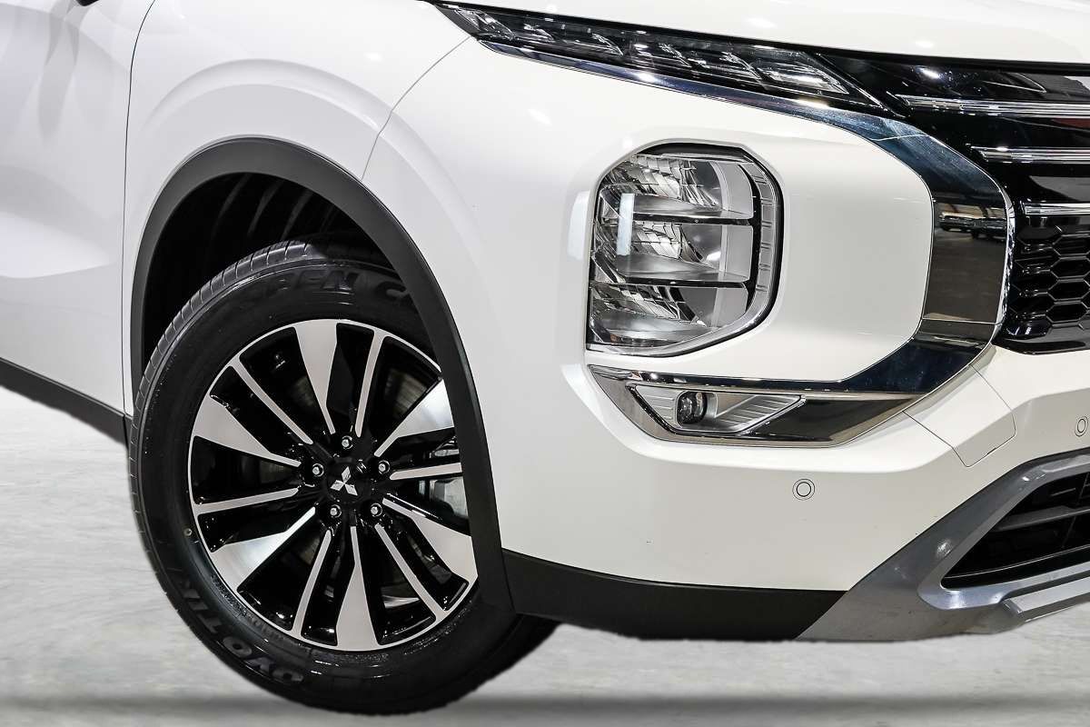 2025 Mitsubishi Outlander LS ZM