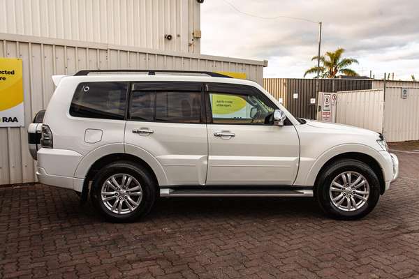 2018 Mitsubishi Pajero GLX NX thumb-4