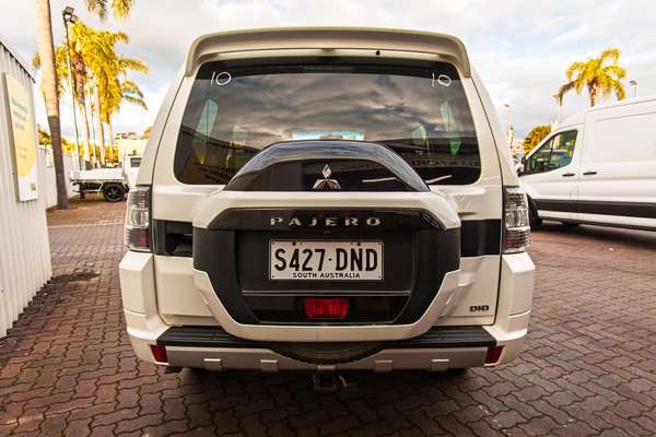 2018 Mitsubishi Pajero GLX NX thumb-10