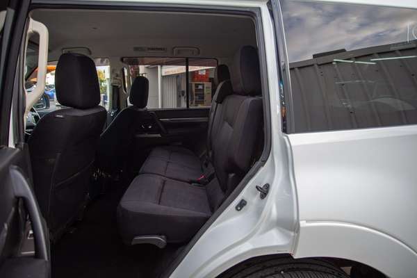 2018 Mitsubishi Pajero GLX NX thumb-15