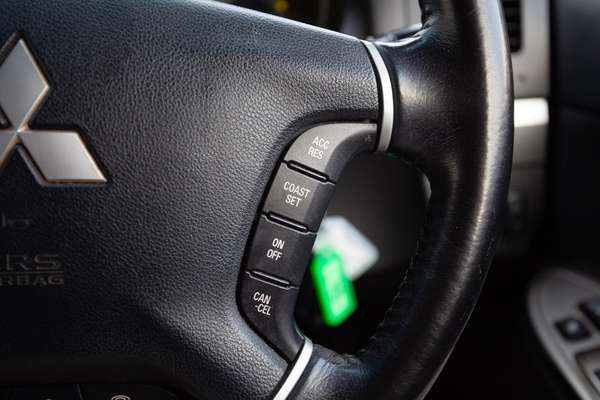 2018 Mitsubishi Pajero GLX NX thumb-22