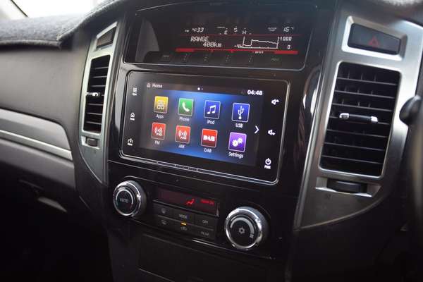 2018 Mitsubishi Pajero GLX NX thumb-24