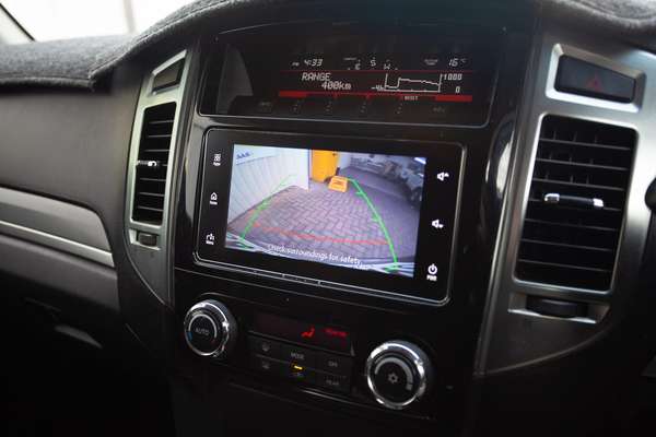 2018 Mitsubishi Pajero GLX NX thumb-25