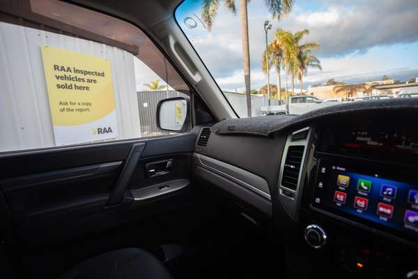 2018 Mitsubishi Pajero GLX NX thumb-27