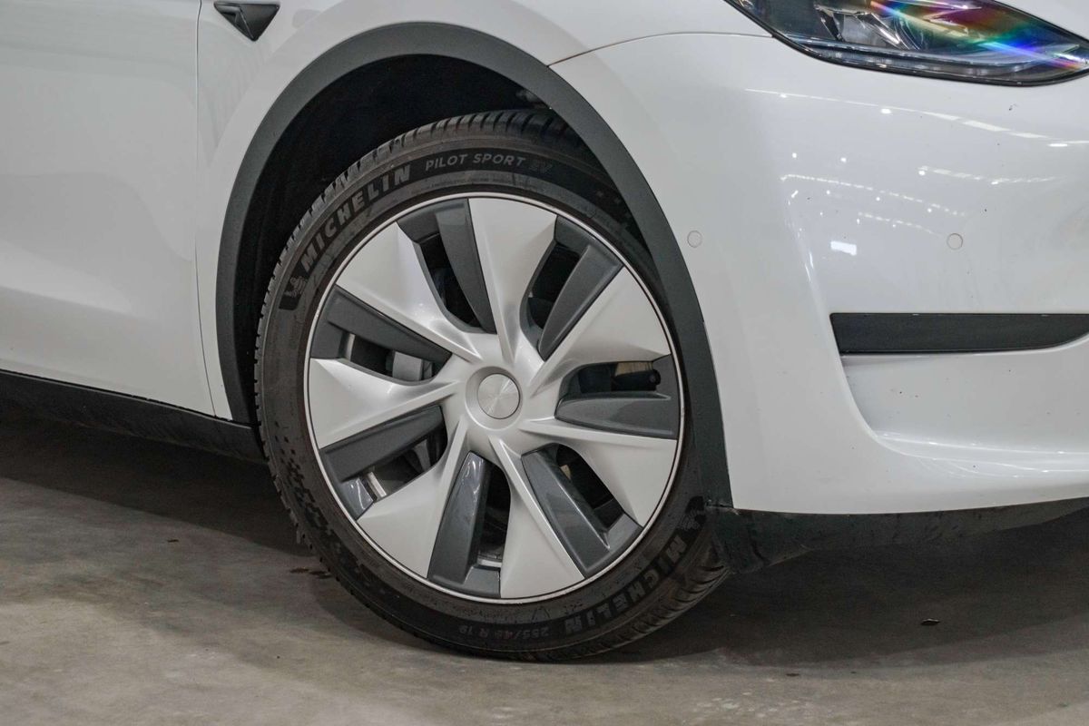 2023 Tesla Model Y Rear-Wheel Drive