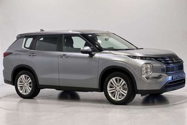 2023 Mitsubishi Outlander ES ZM