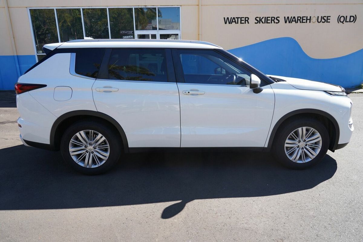 2022 Mitsubishi Outlander LS ZM