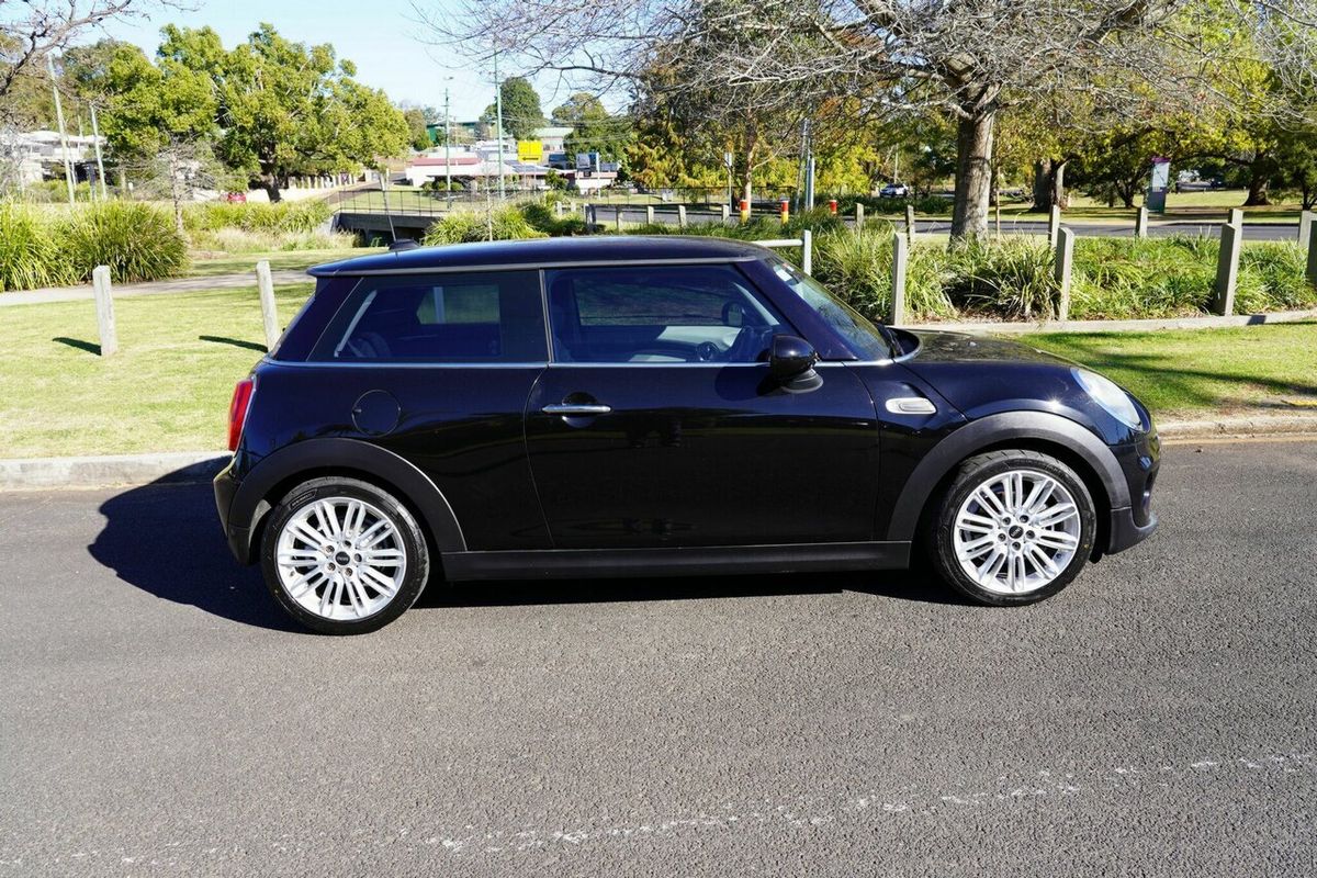 2014 MINI Hatch Cooper F56