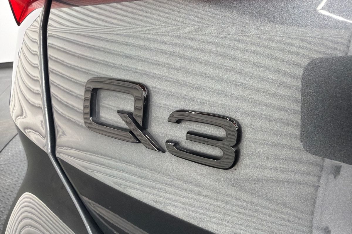 2022 Audi Q3 40 TFSI S line F3
