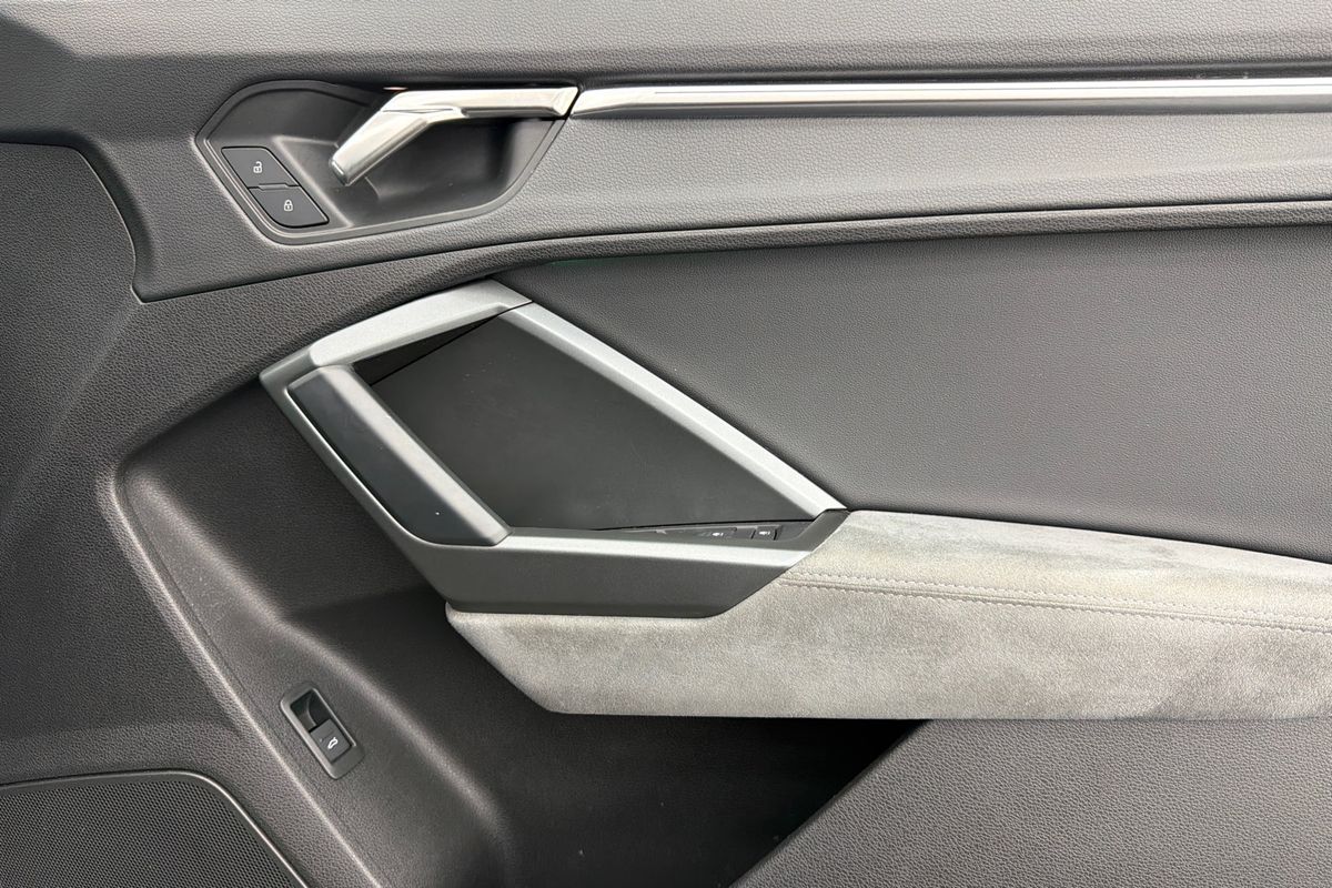 2022 Audi Q3 40 TFSI S line F3