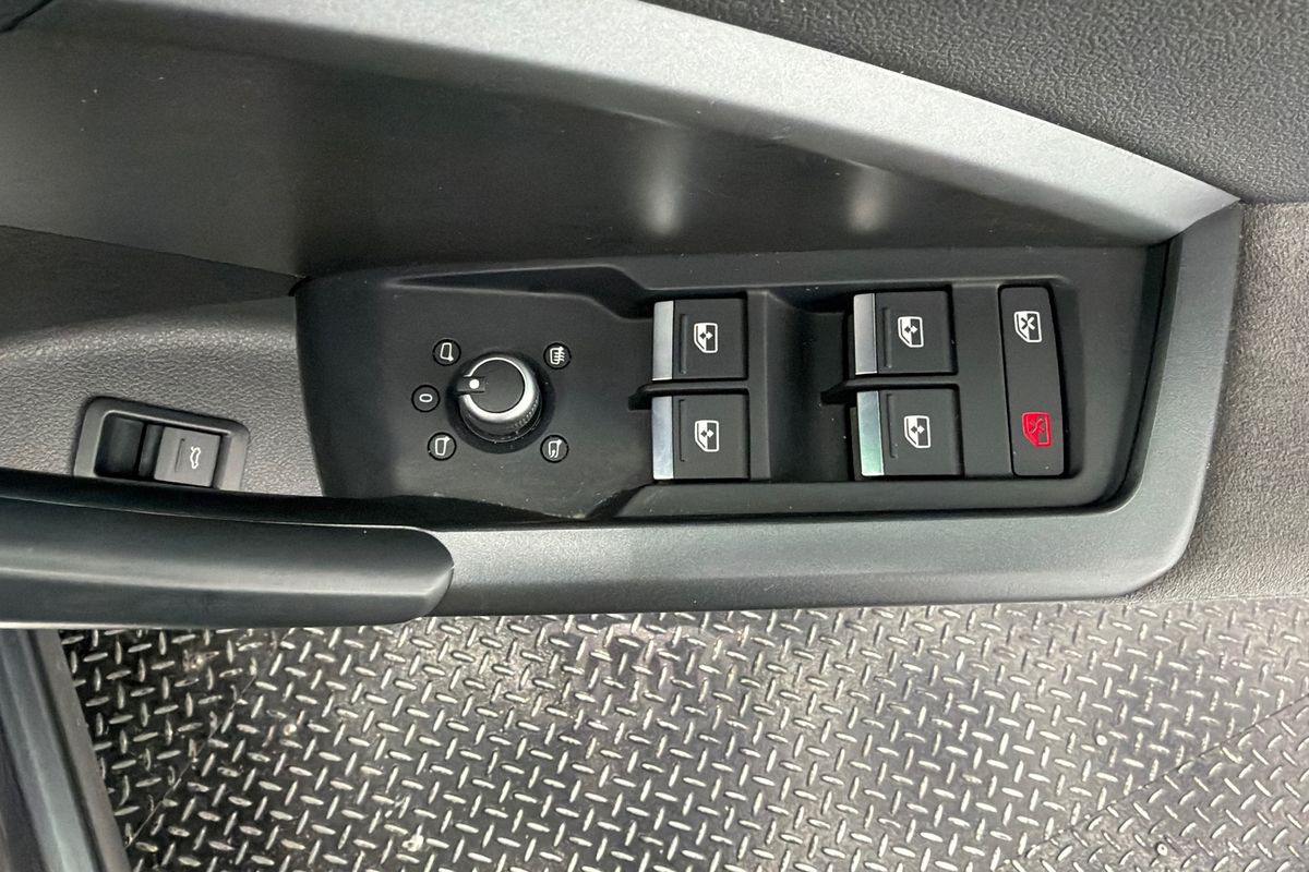 2022 Audi Q3 40 TFSI S line F3