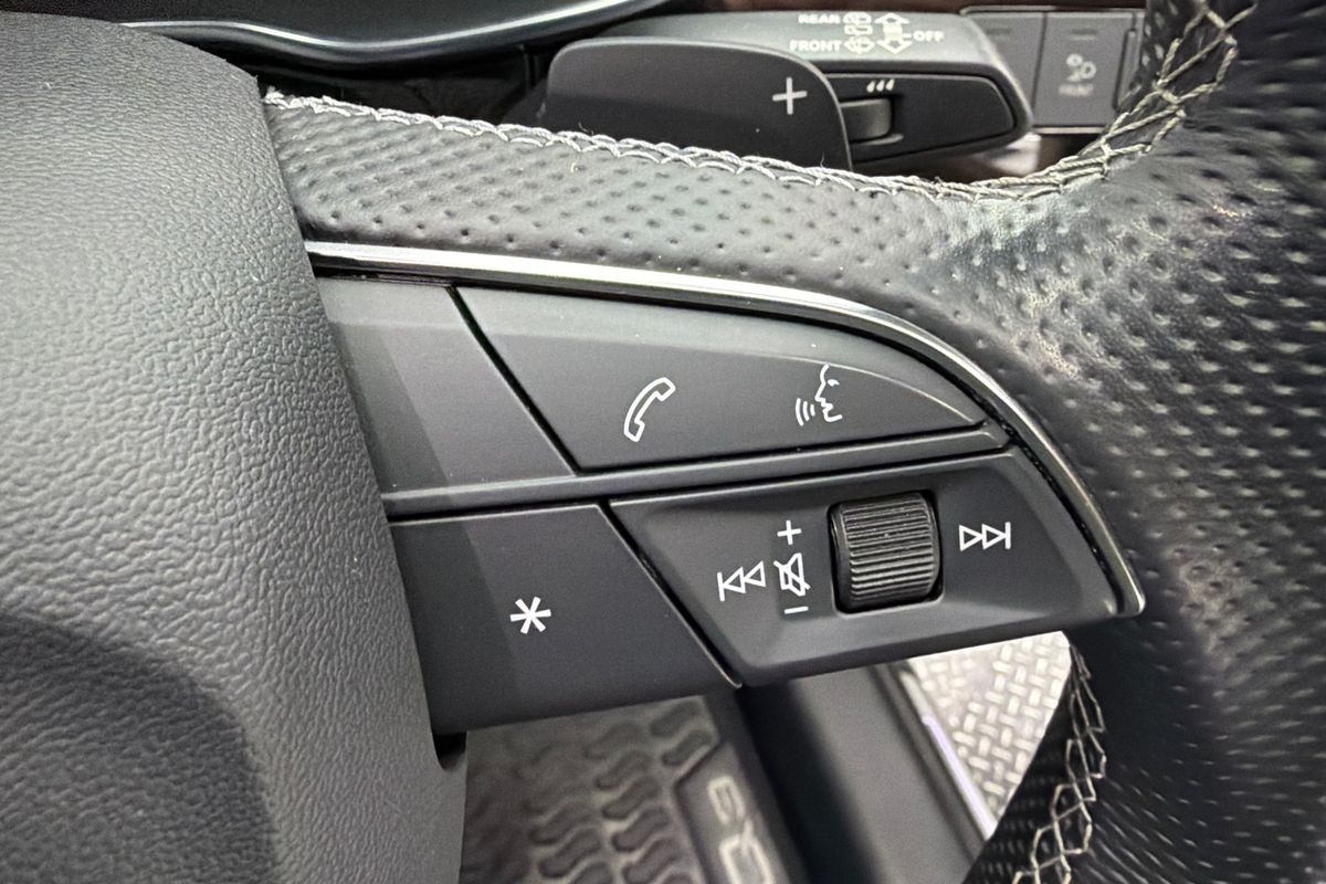 2022 Audi Q3 40 TFSI S line F3