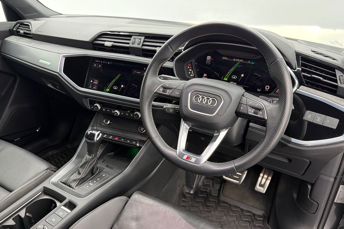 2022 Audi Q3 40 TFSI S line F3