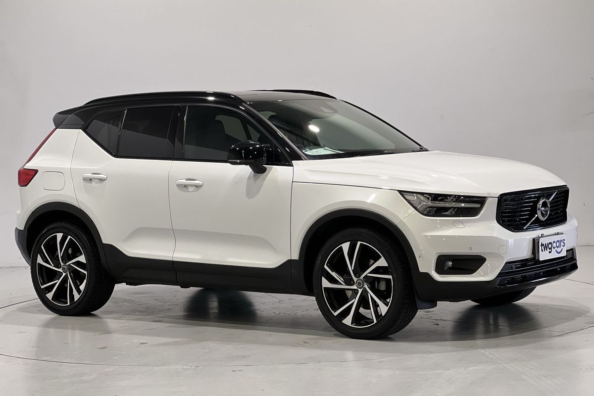2022 Volvo XC40 T5 R-Design