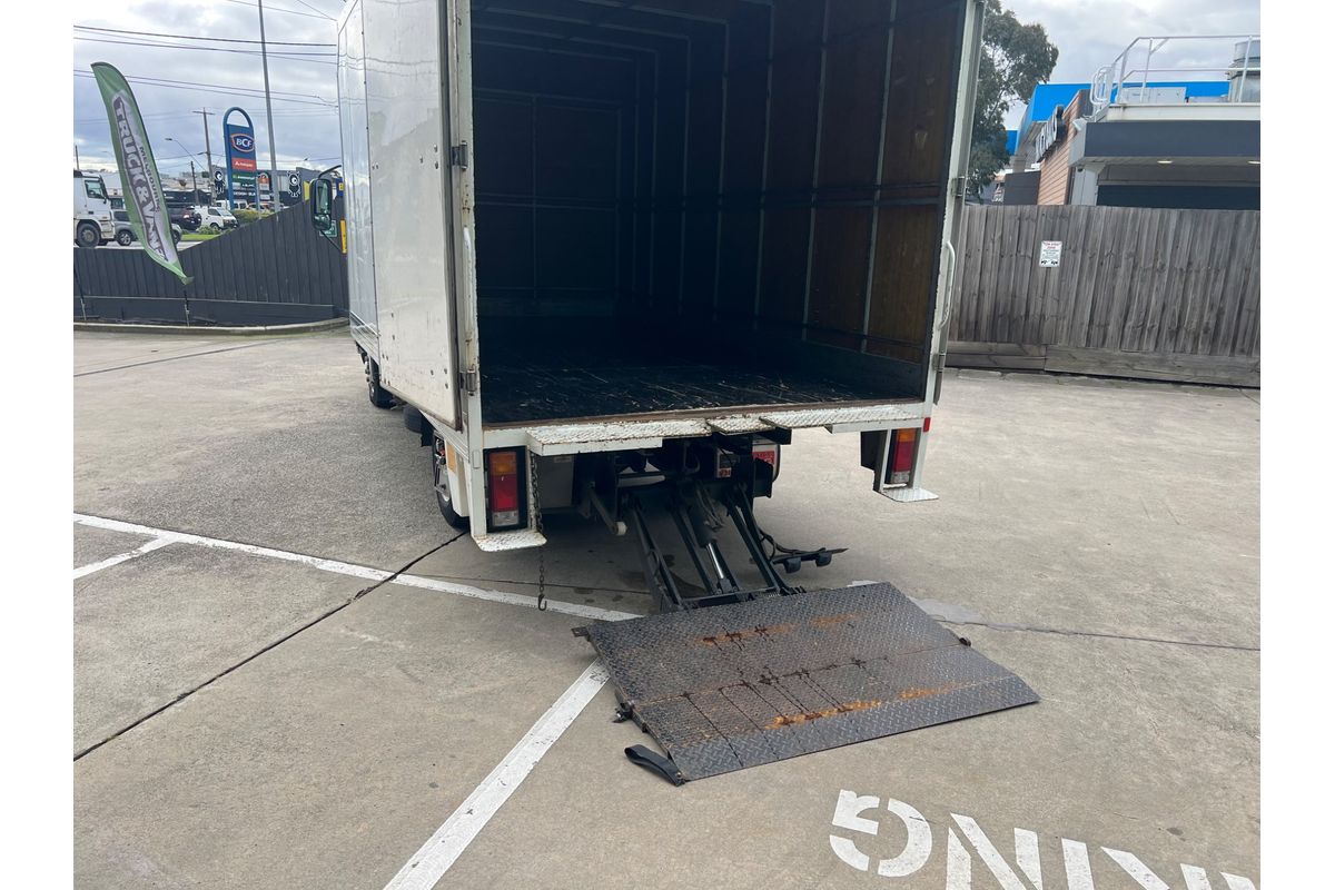 2017 Hino 300 Series 616 MWB image 18