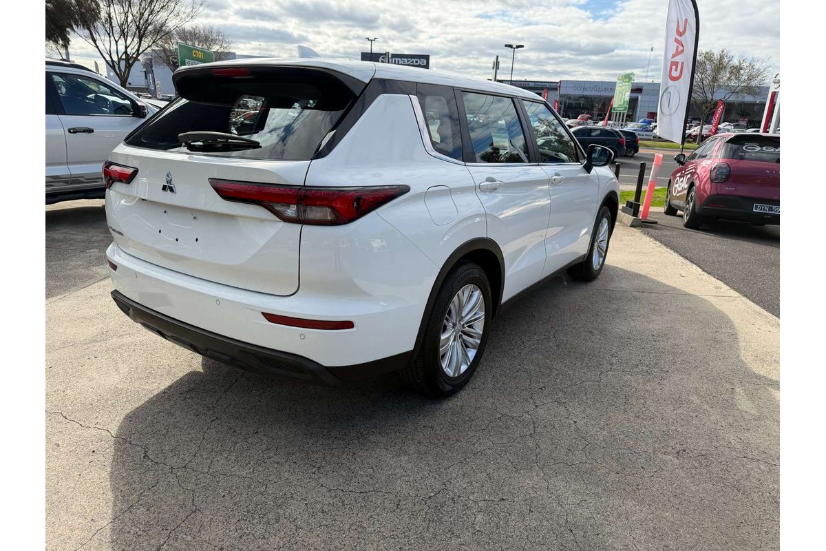 2023 Mitsubishi Outlander ES ZM
