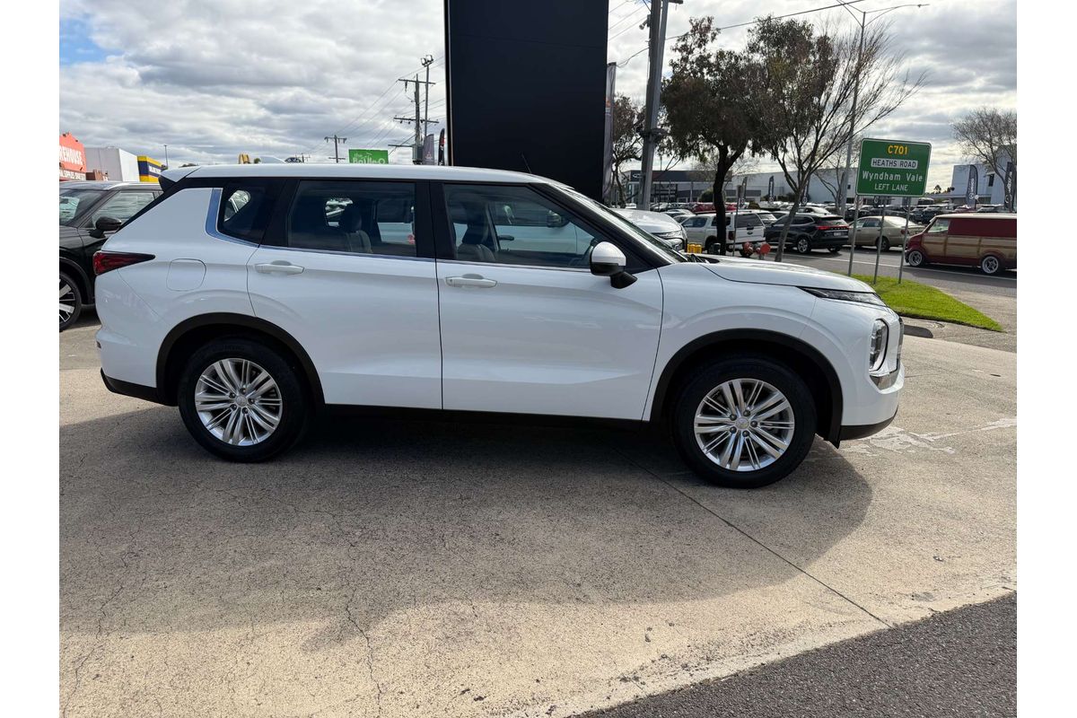 2023 Mitsubishi Outlander ES ZM