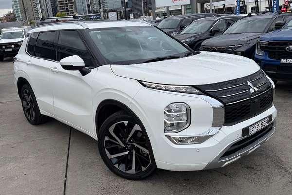 2022 Mitsubishi Outlander Exceed ZM