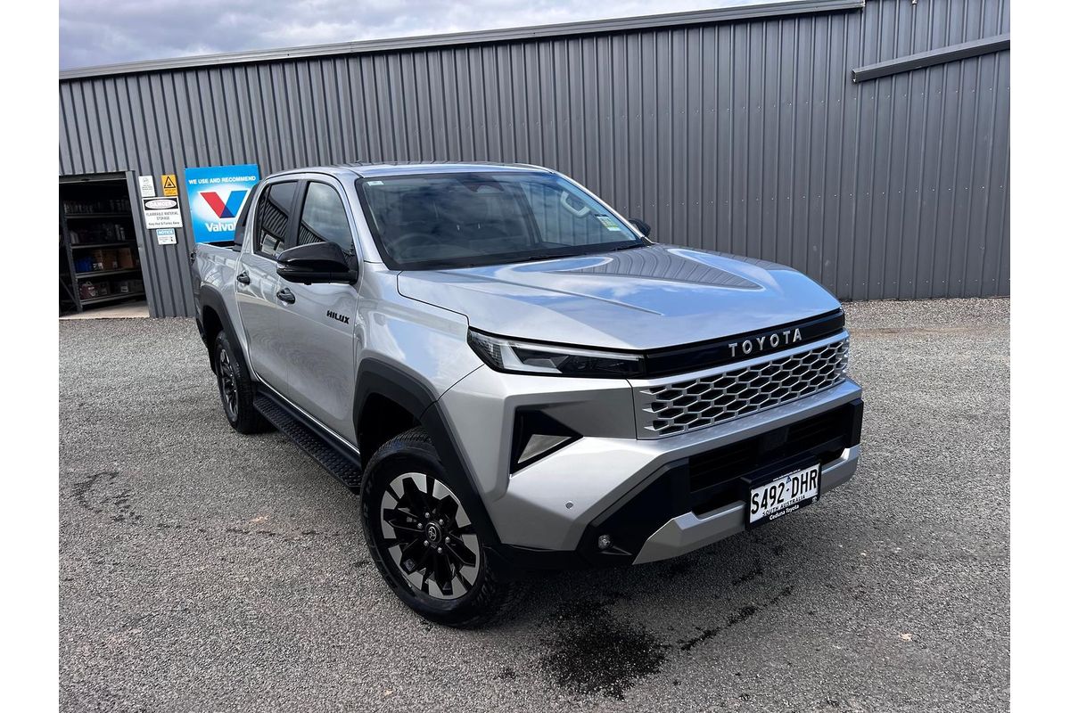 2025 Toyota Hilux SR5 48V GUN227R 4X4