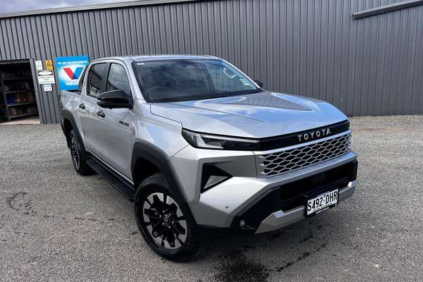2025 Toyota Hilux SR5 48V GUN227R 4X4