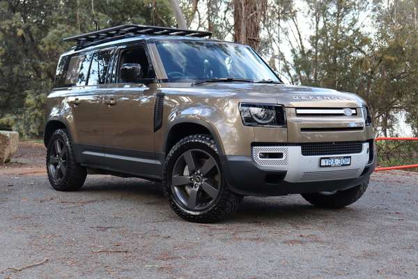 2022 Land Rover Defender 130 D300 SE L663
