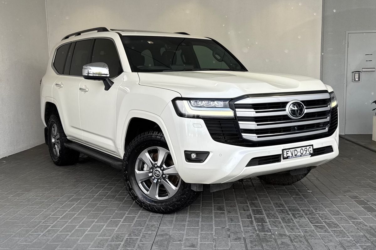 2022 Toyota Landcruiser Sahara FJA300R