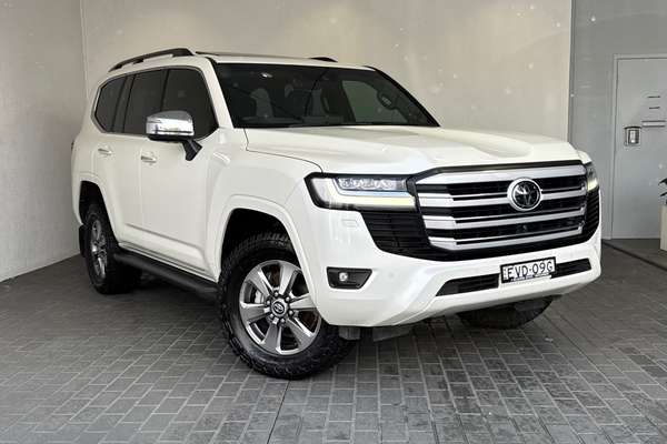 2022 Toyota Landcruiser Sahara FJA300R