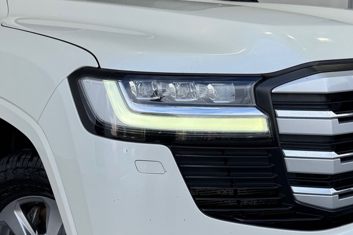 2022 Toyota Landcruiser Sahara FJA300R