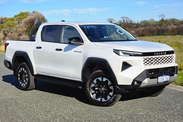2025 Toyota Hilux SR5 48V GUN227R 4X4