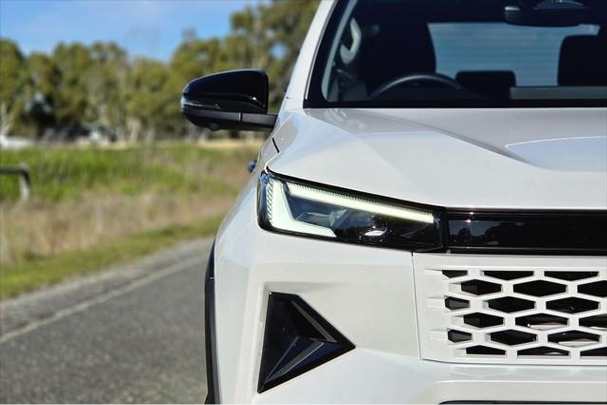 2025 Toyota Hilux SR5 48V GUN227R 4X4