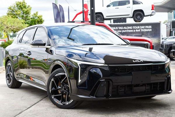 2025 Kia K4 GT-Line CL4m thumb-0