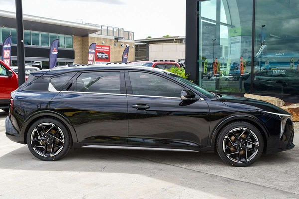 2025 Kia K4 GT-Line CL4m thumb-3