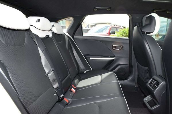 2025 Kia K4 GT-Line CL4m thumb-7