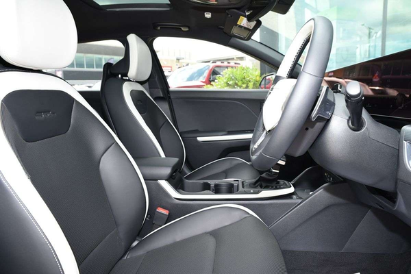 2025 Kia K4 GT-Line CL4m thumb-8