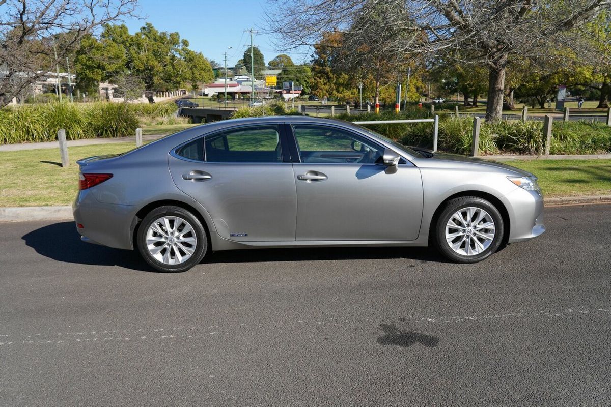 2014 Lexus ES ES300h Sports Luxury AVV60R