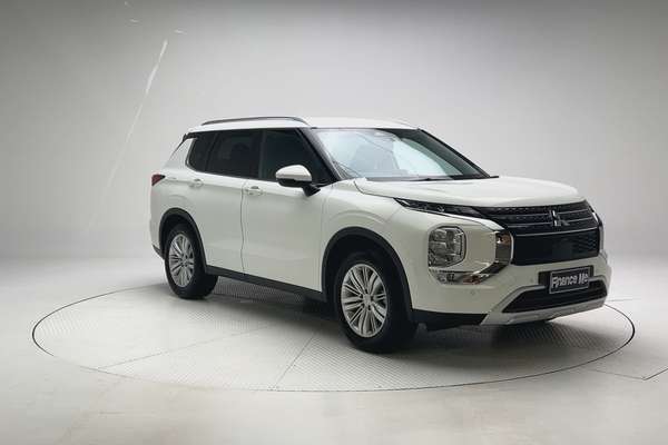 2024 Mitsubishi Outlander LS ZM thumb-1