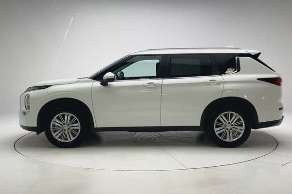 2024 Mitsubishi Outlander LS ZM thumb-4
