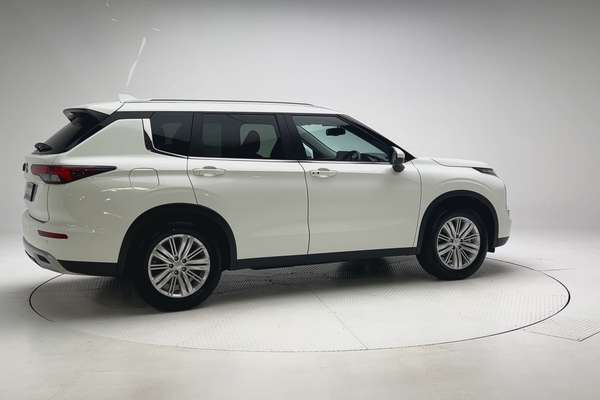 2024 Mitsubishi Outlander LS ZM thumb-7