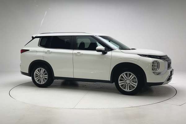 2024 Mitsubishi Outlander LS ZM thumb-8