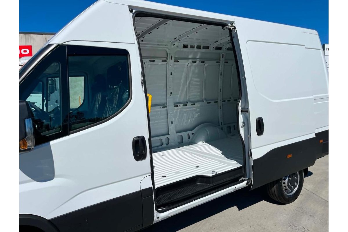 2025 IVECO Daily image 13