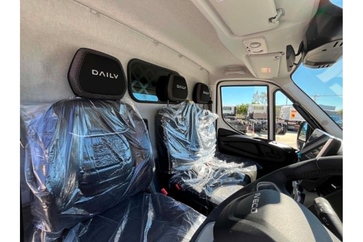 2025 IVECO Daily image 16